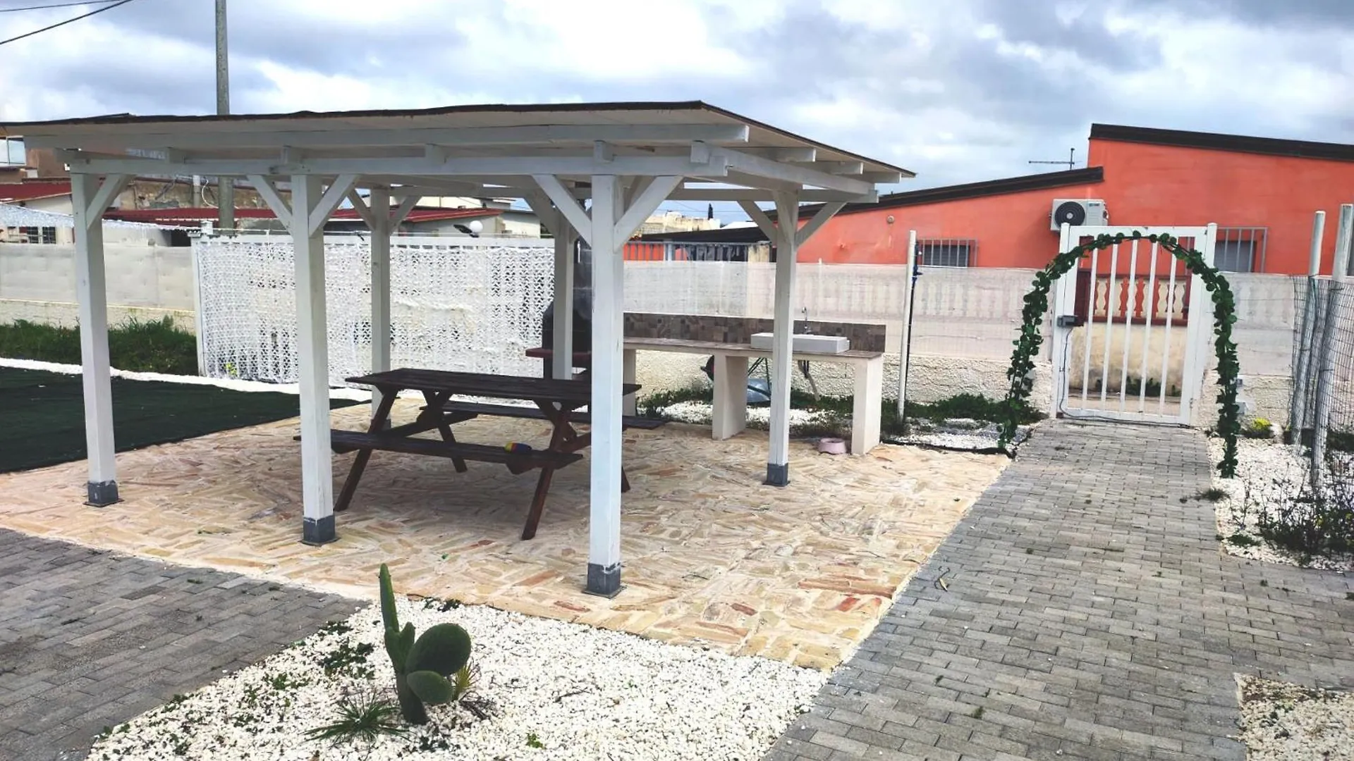 Casa Bonita Tiny House Apartment Pachino 0*,  Italy
